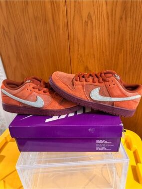 Nike SB Dunk Low Pro Mystic Red/Emerald Rise Skateboarding Shoes US Size 9
